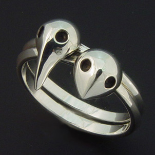 別売りのサキエルリング(細)B との重ね付けも出来ます